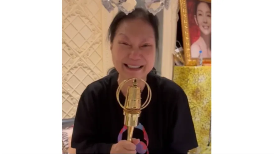 S媽開箱金鐘獎座落淚　小S曬與大S合照喊話：我會繼續前進