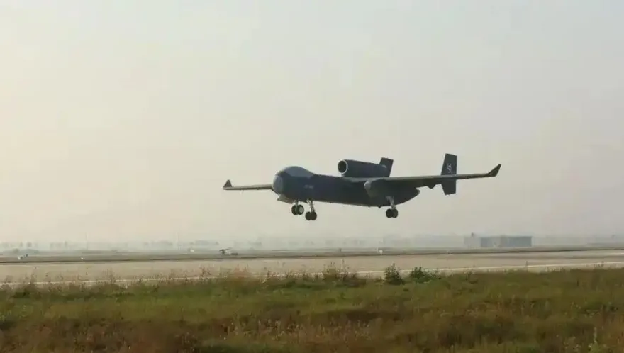 載重6噸！陸無人機航母「九天」成功首飛　專家曝驚人火力配置