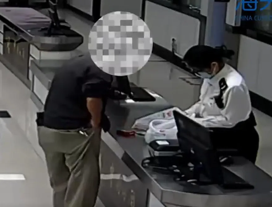 「六親不認」快步進海關…大陸阿北形跡可疑被查　搜出海洛英