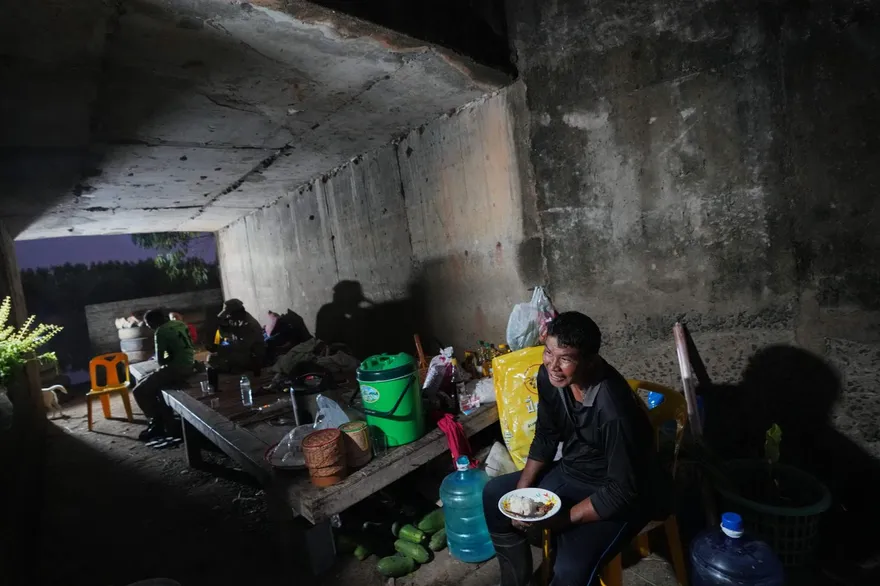 泰柬局勢升溫...數百公民滯留邊境檢查哨　苦等柬埔寨「放人」