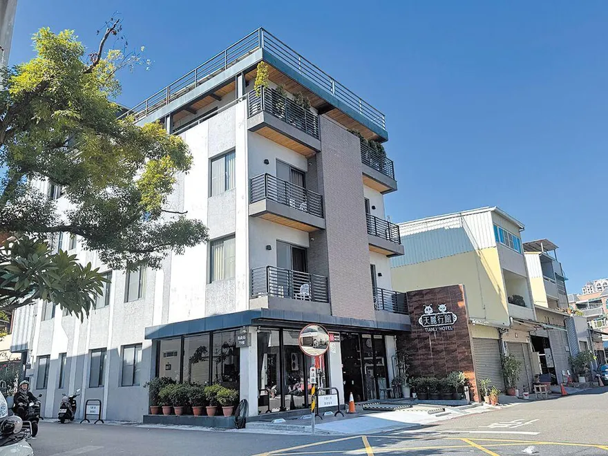 裝修公司成軍火大亨又是綠友友？他怒轟民進黨：把人民當塑膠