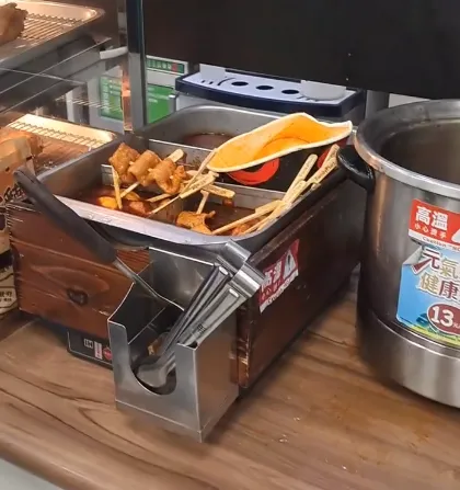 影/噁！台中奧客嫌關東煮太辣竟「倒回鍋內」　吼完店員閃人