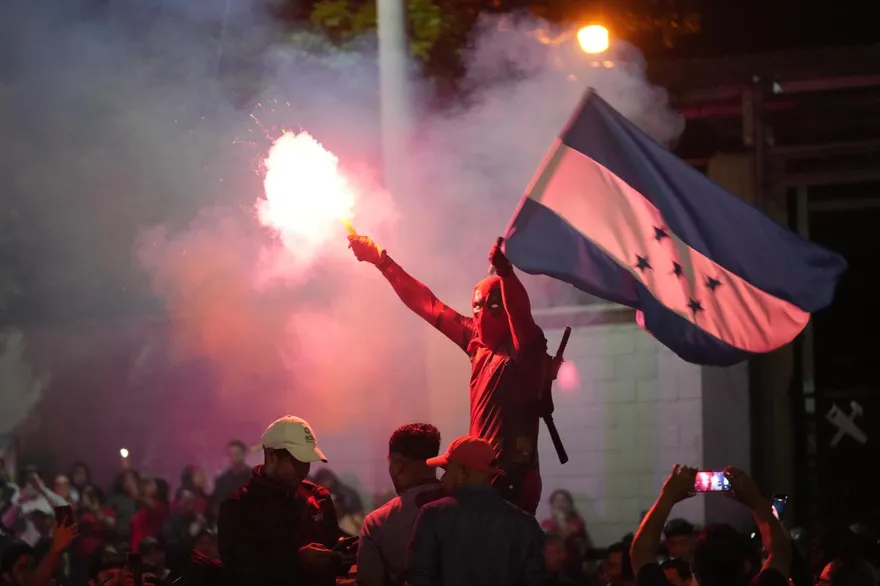 宏都拉斯大選12天了沒結果！首都爆發抗議　總統要求宣布無效