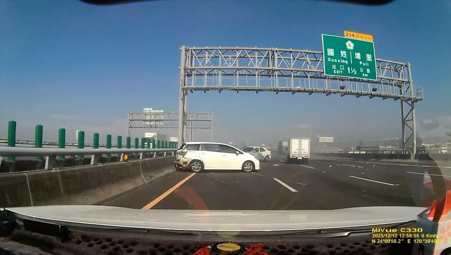 影/砂石車運將酒駕變換車道不當　釀國3草屯段6車追撞