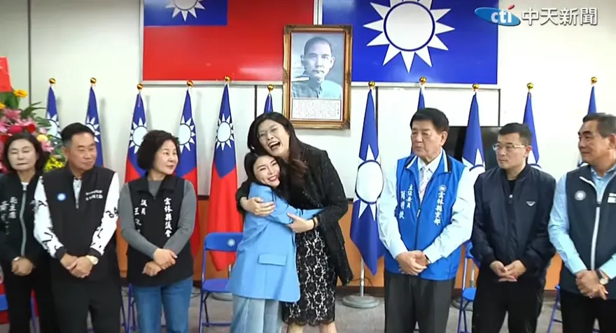 和鄭麗文「最萌身高差」曝！張嘉郡喊：我們是天龍地虎組合