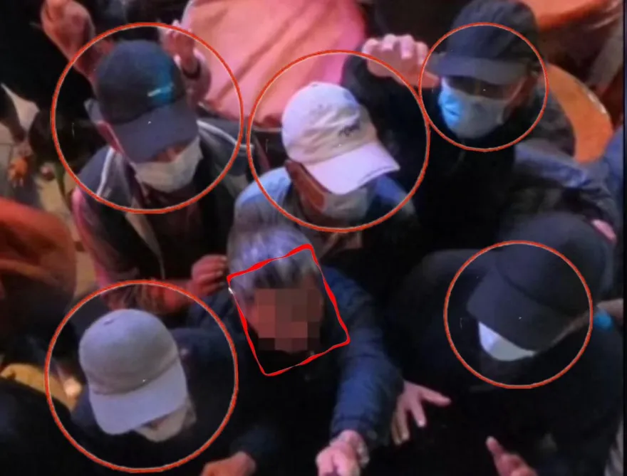 青山宮遶境現場出事！疑「棒球帽5人扒手團」作案