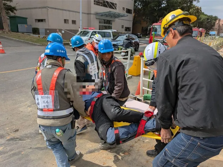 竹科工安意外！工地鷹架突崩塌　3工人5米高處墜落送醫