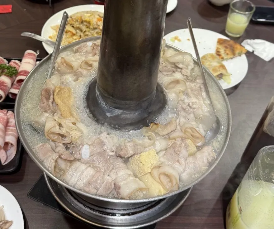 沙茶醬、豆瓣醬都是地雷！營養師曝火鍋沾醬「高鈉元兇」