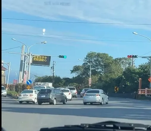 蘭陽大橋「交通嚴重癱瘓」！施工外加「車禍連3」車流卡死