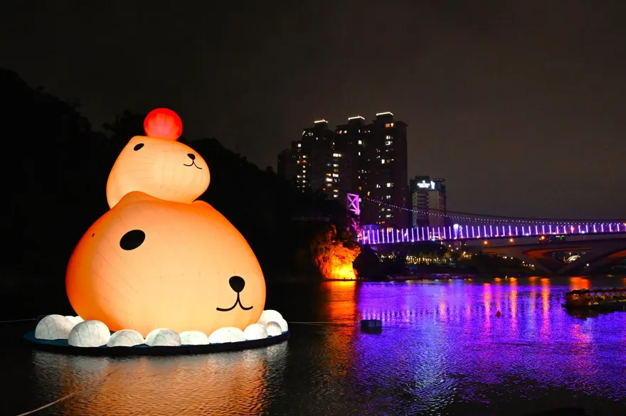 碧潭「12公尺水豚君」展期只到12/28！　把握最後療癒時光