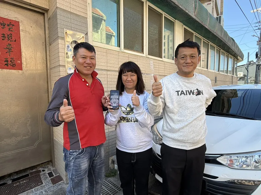 台中清潔隊班長「神器」水溝救手機　他竟是25年前軍中同袍