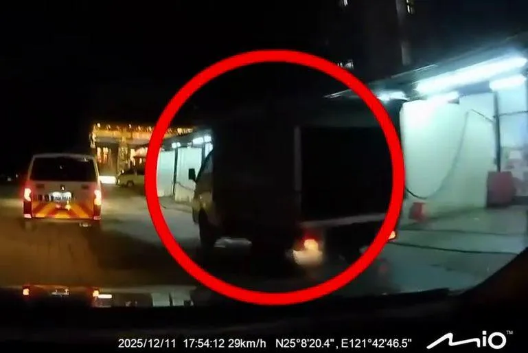 洗個車旁邊「屍水橫流」？基隆疑「大體冰櫃」洗車場清潔