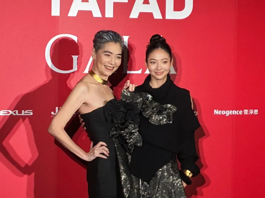 賴佩霞送別洋女婿首露面　曝全家人現況「又哭又笑」