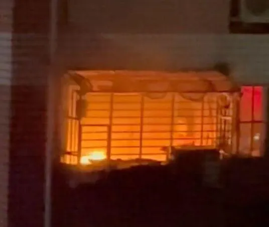 影/新北知名社區「高樓陷火海」！「整戶全面燃燒」災情曝光