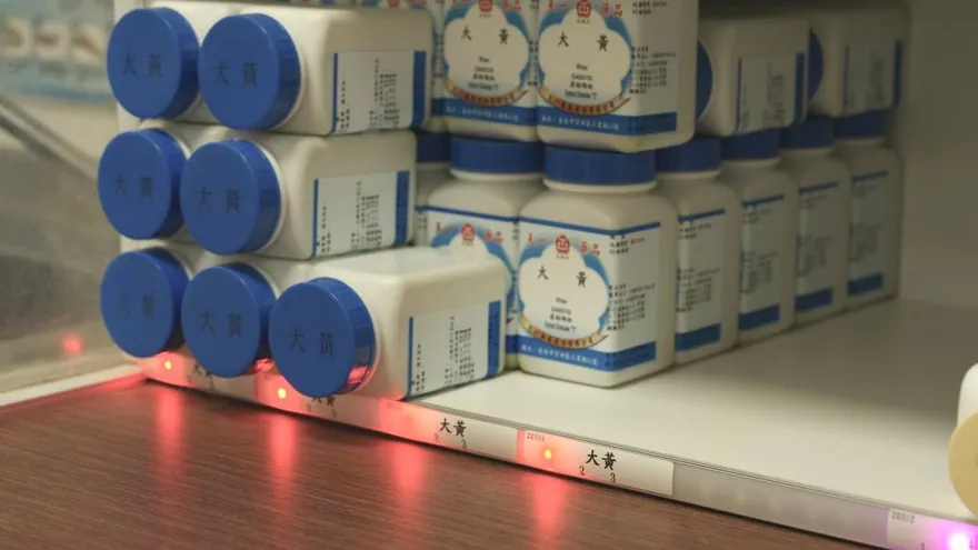 「智慧燈號」助攻中藥調劑！新進藥師訓練期縮短至3週