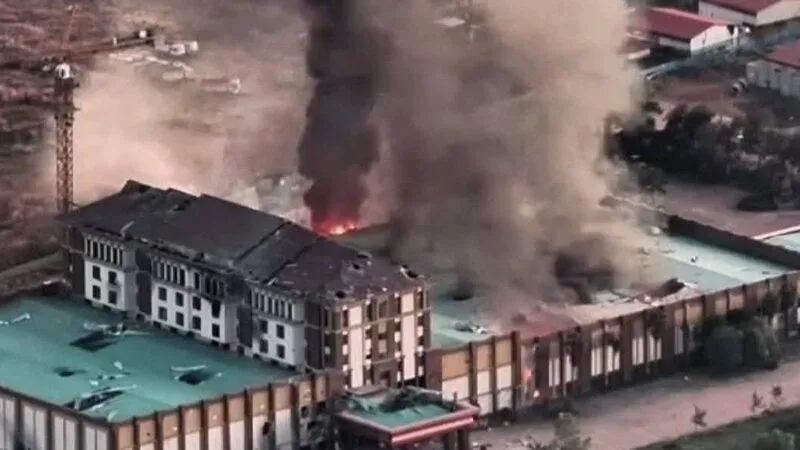 畫面公布！泰軍轟炸柬「6涉詐騙賭場飯店」　稱斬跨國犯罪根源