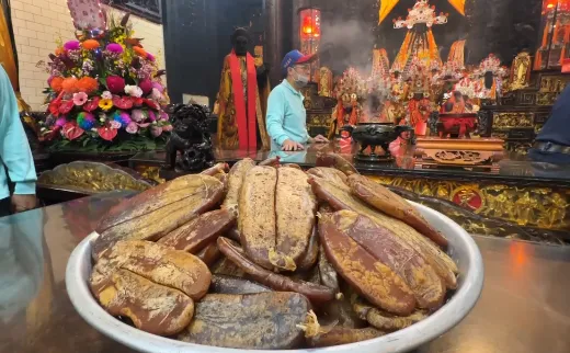 東港東隆宮聖誕盛事！霸氣擺滿「580斤烏魚子」　連2晚爽吃