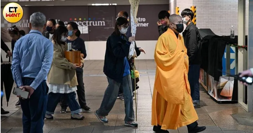 北車隨機砍人案57歲余男命喪張文刀下　家屬悲慟赴現場招魂