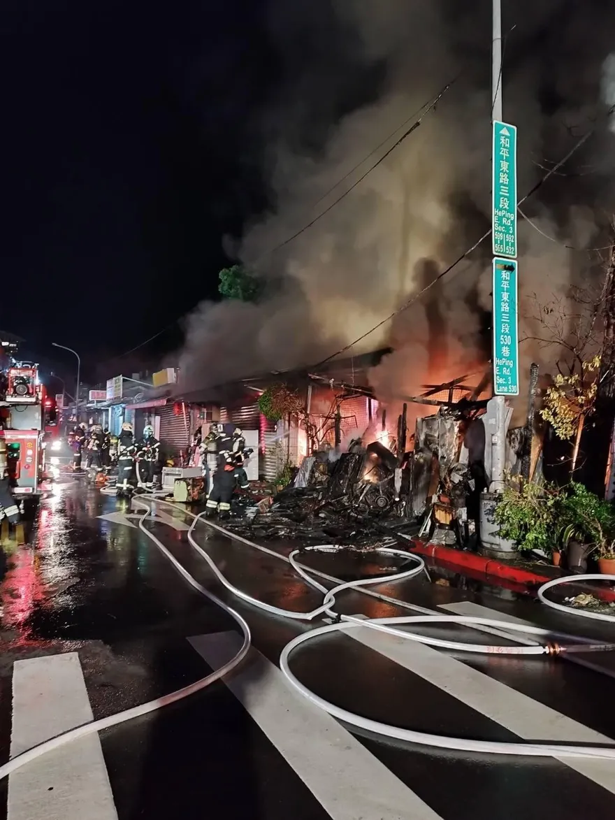 北市深夜惡火！中古家電維修廠「全面狂燃」