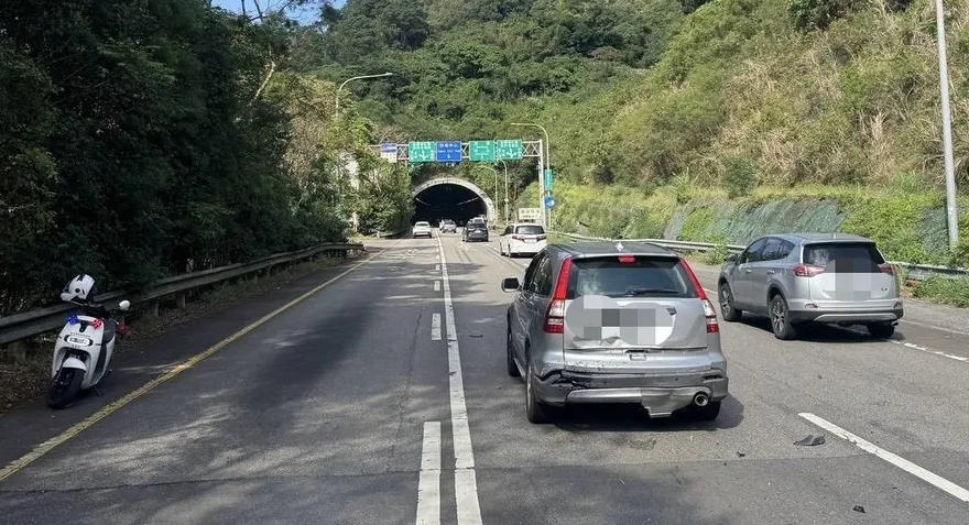 北市信義快速道路連環車禍　9車追撞幸無人傷