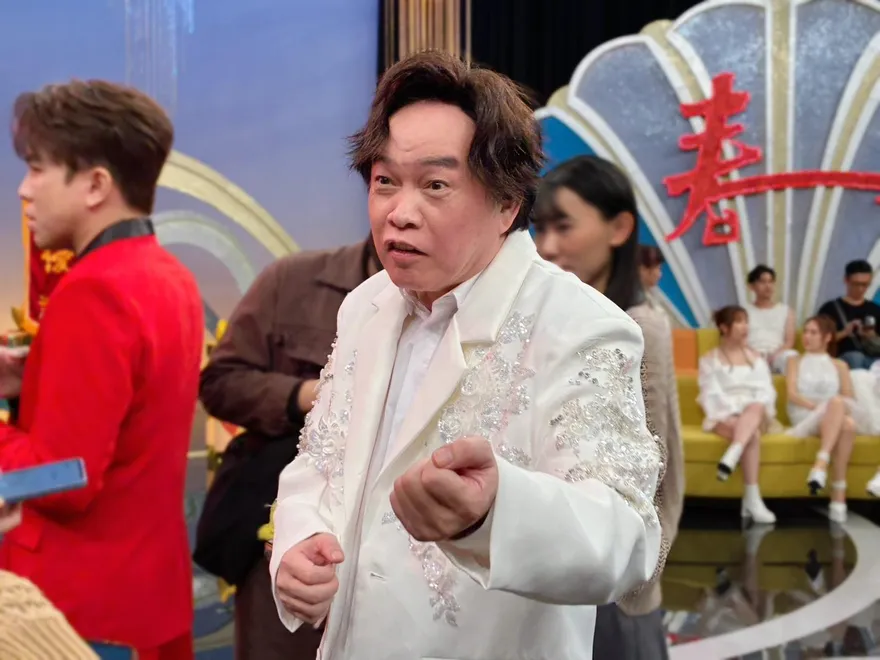 康康重摔後首露面！談王ADEN臭臉丟工作　建議要學情緒管理