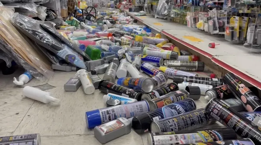 影/平安夜台東6.1強震　市區超商「超搖」慘況曝