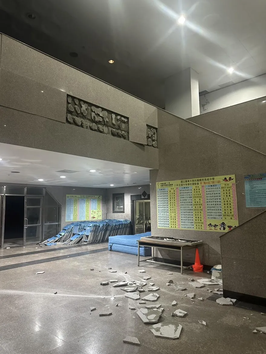 影/平安夜6.1地震傳災情　台東體中牆壁龜裂、天花板掉落