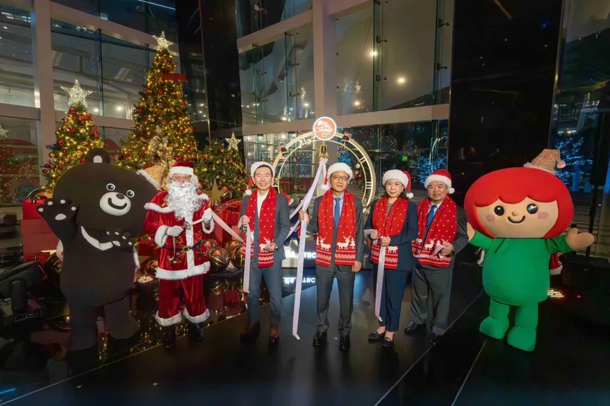 耶誕平安鐘聲響徹中國信託金融園區　傳遞幸福與希望 全臺唯一「CTBC x 咖波冰原大冒險」滑冰場免費入場