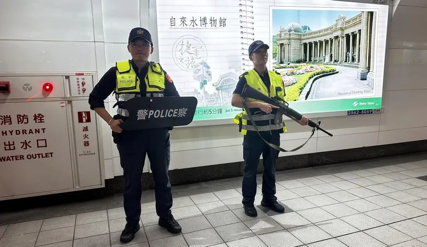 平安夜至跨年夜信義區人潮擠爆　警維安升級加強巡守