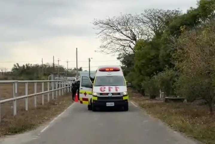 影/斗六聖誕節10條通拒檢連換2車　警連開10槍撞車逮人