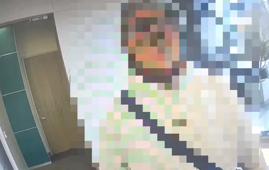 影/高雄婦因「保險理賠問題」起爭執　當眾亮刀恐嚇行員