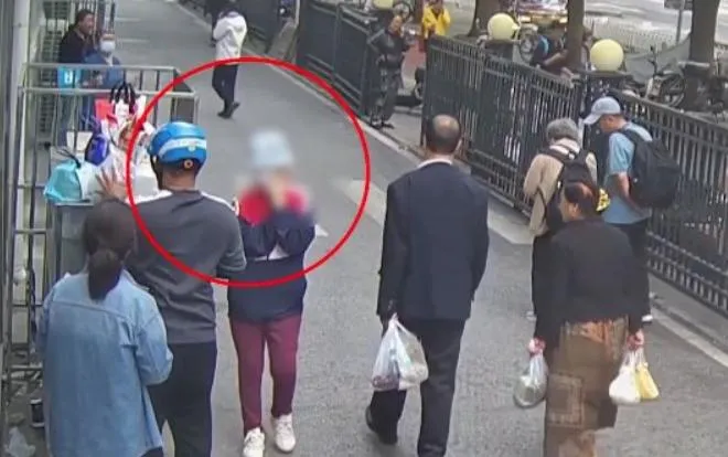 陸氣質女「鬼祟偷外送」被逮！理由竟是「不會做飯」警傻眼