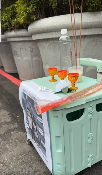 民團赴司法院前擺祭壇　轟乾哥律師3惡行：折磨死者家屬