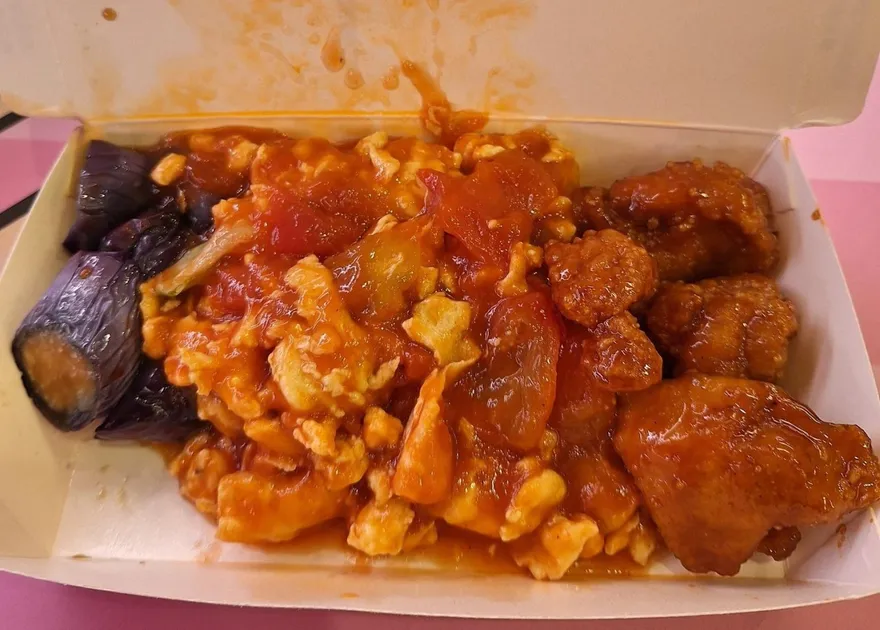 自助餐用湯匙盛「3樣菜」竟要140元　他喊：價格難接受