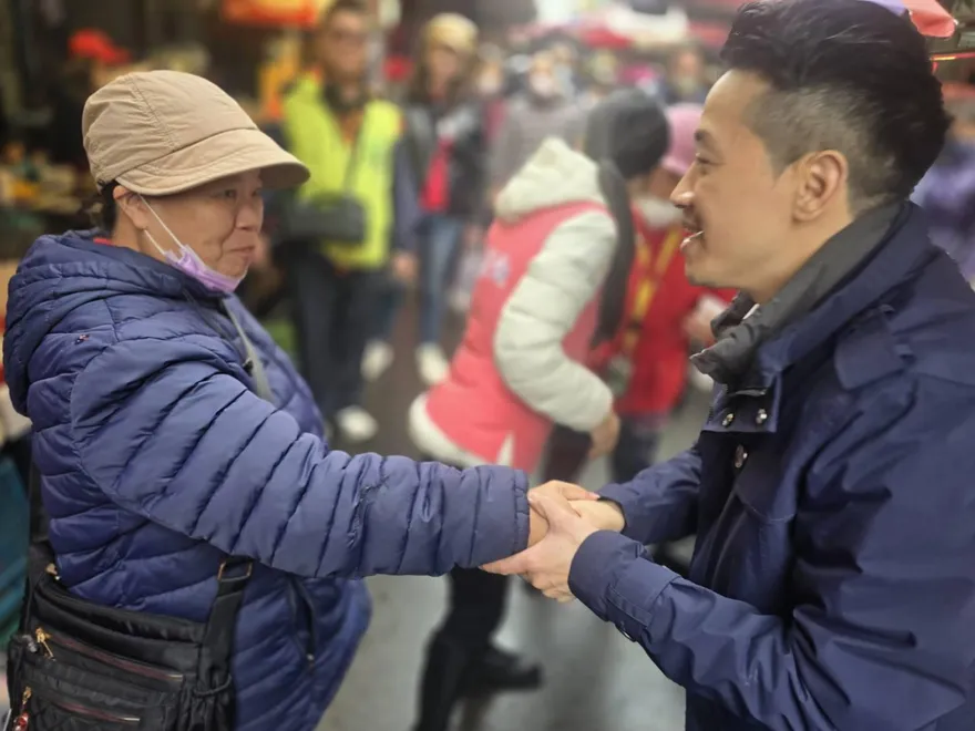 何志偉秀政見　提老人假牙定期維修政見