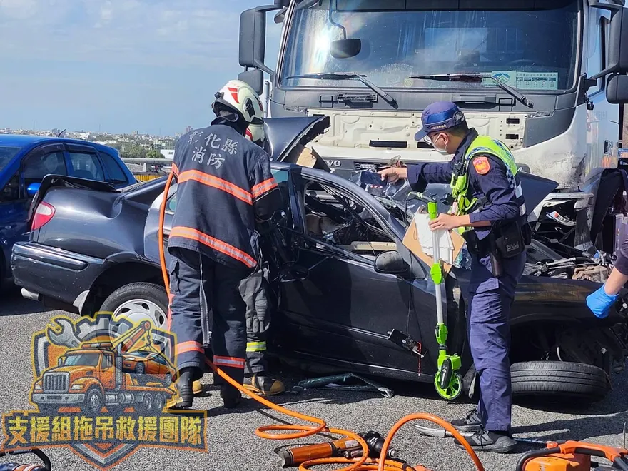 影/國3和美段大車擠壓「小車變鐵餅」　駕駛滿頭鮮血命危
