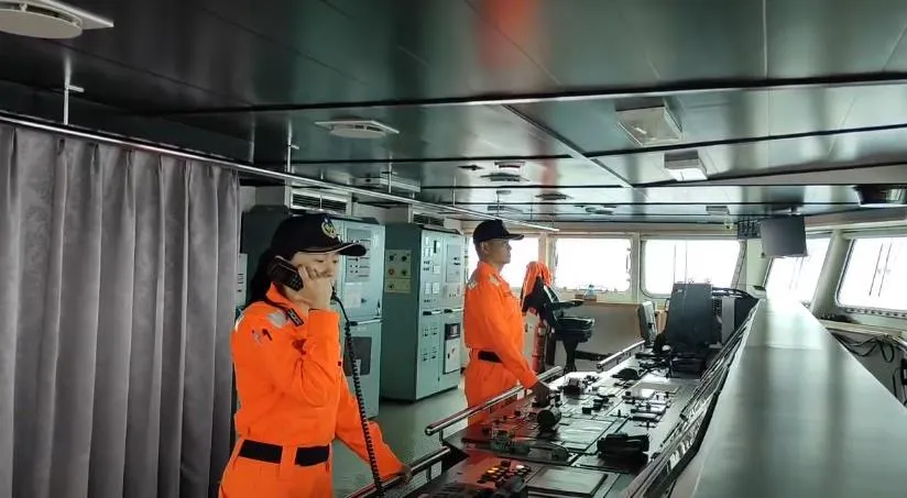 影/海巡「中英雙語」回嗆解放軍海警船！呼籲「審慎行動」