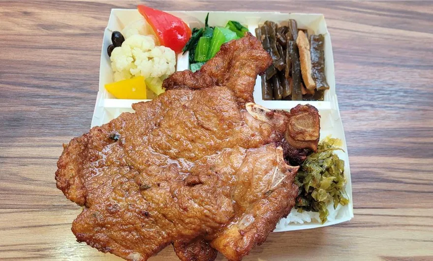 「正忠排骨飯」插旗光華夜市商圈　開幕祭「1元便當」