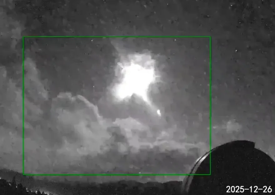 影/日福島驚現天文奇景！巨大火球劃過夜空　研判隕石已墜落山區