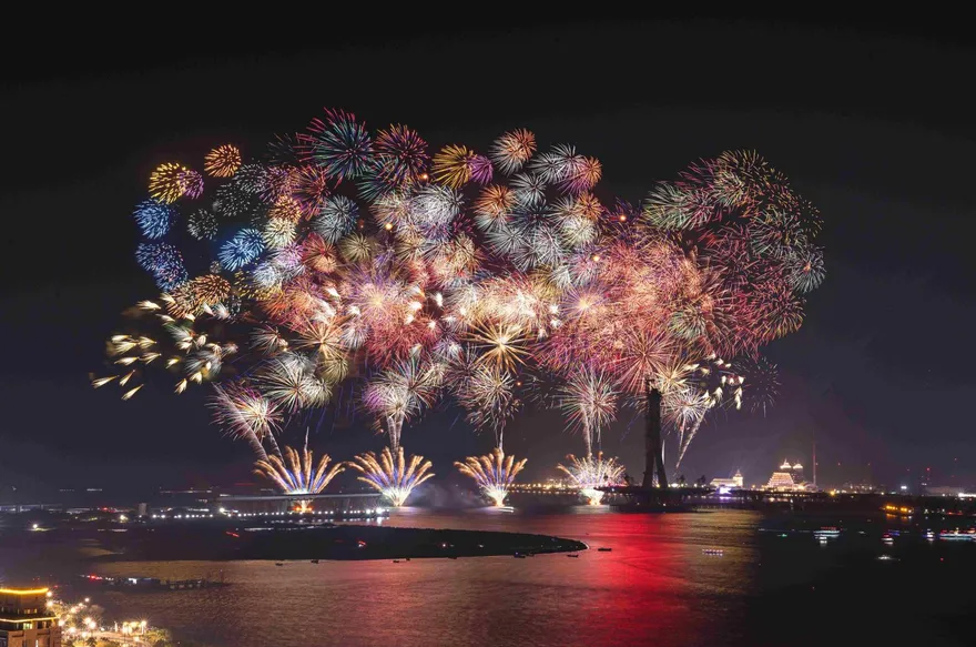 此生必看！ 新北淡水「跨河煙火」3萬5520發準備升空