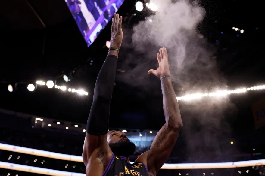 NBA/真的老了？詹姆斯下半場僅2分　41歲生日夜慘敗