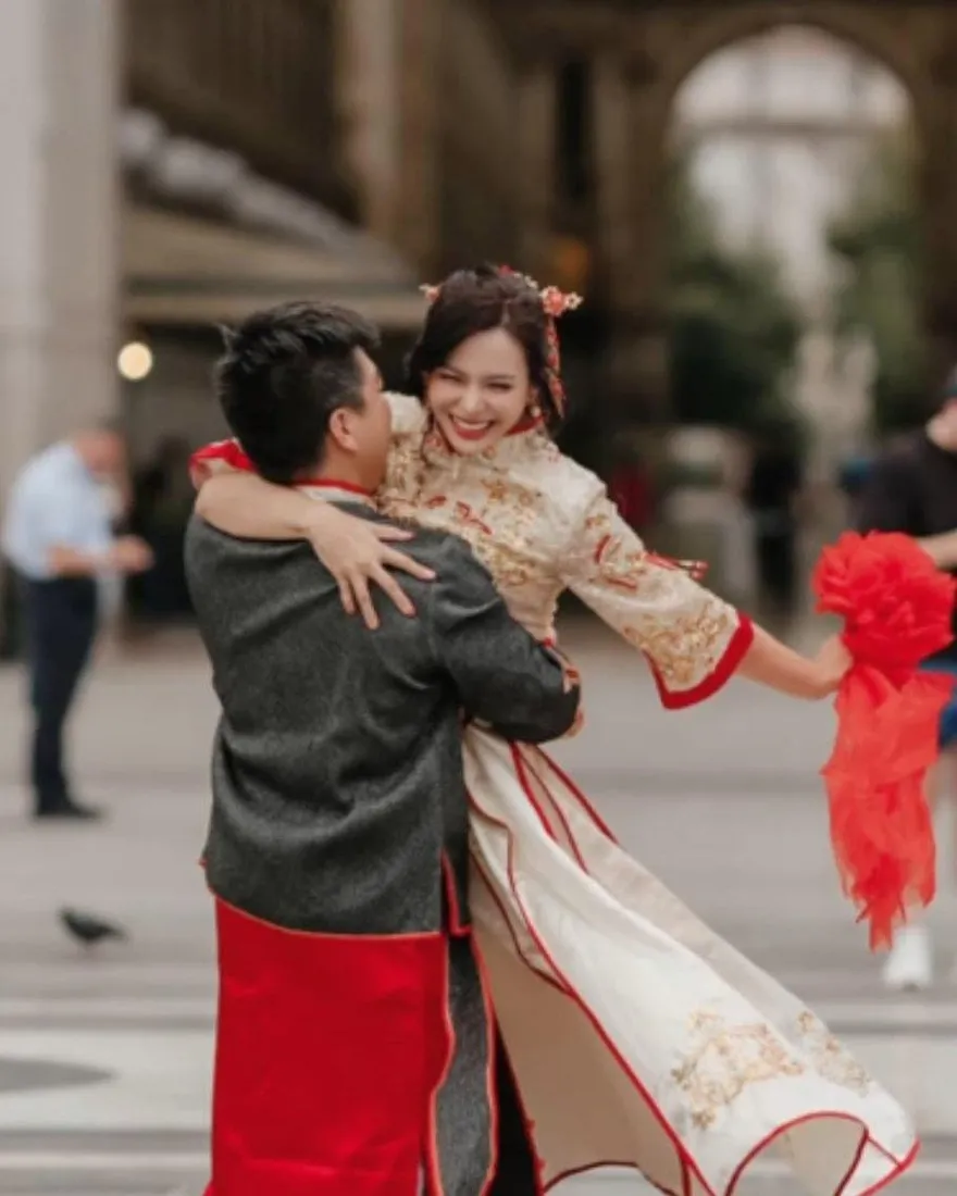 恭喜！許鈞鈞宣布結婚　曬婚服照甜喊：人生翻頁了