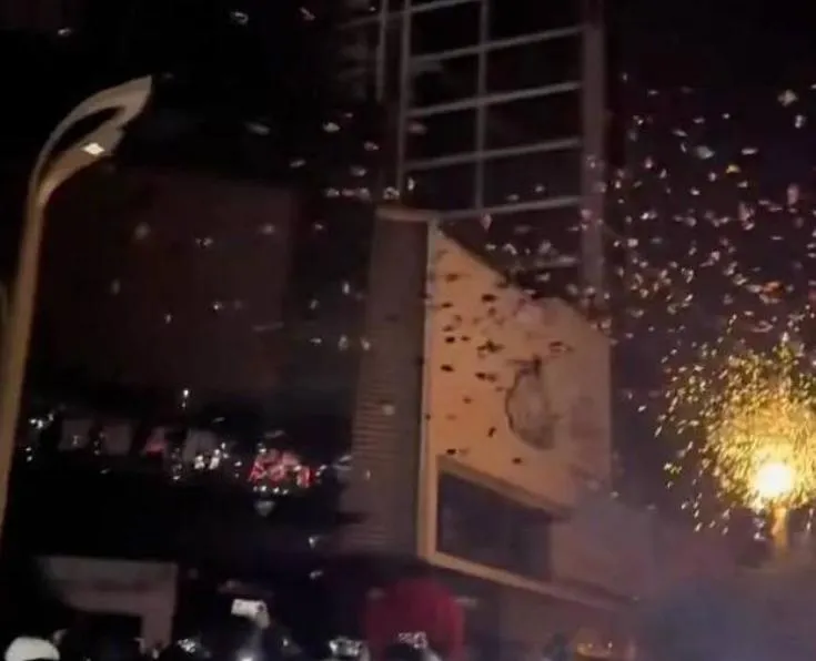 陝西民眾跨年「狂放氫氣球」！引發電纜「瞬間爆炸」一片漆黑