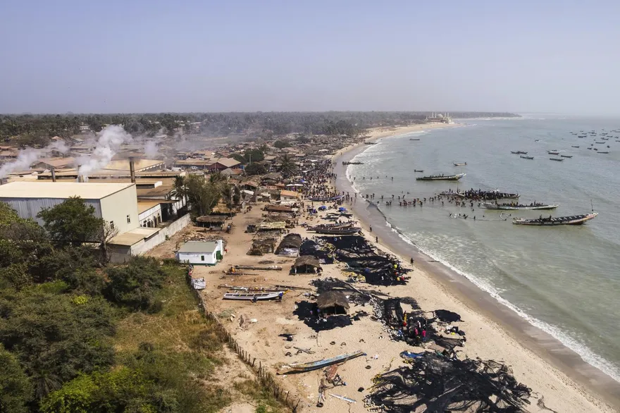 跨年夜偷渡！西非甘比亞移民船翻覆釀7死、96人獲救　百餘人失蹤