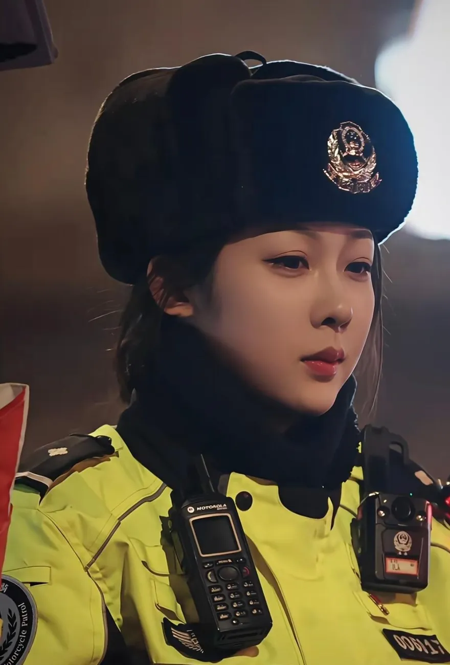 影/撞臉楊紫！北京「最美交警」暴紅　引新疆粉絲千里追星