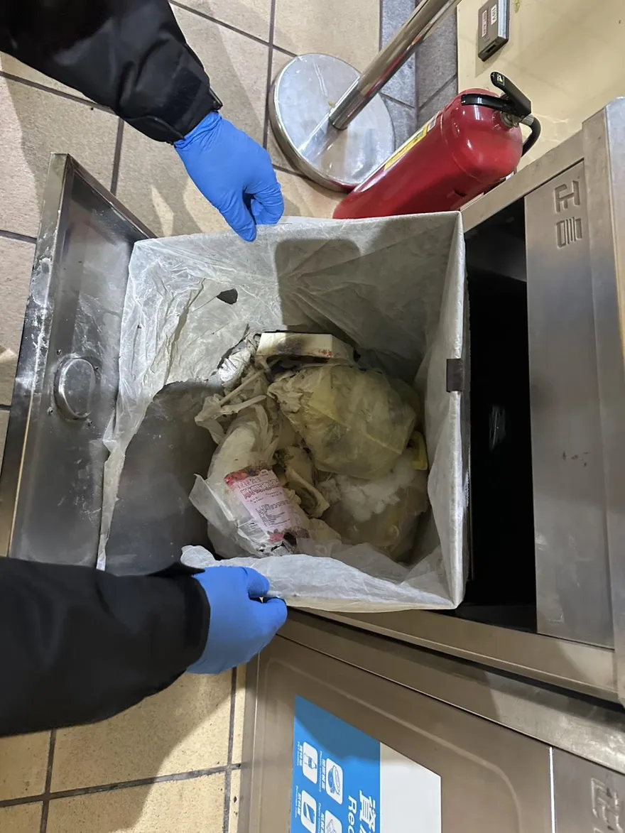 頂溪捷運站垃圾桶突起火　警帶回15歲少年釐清