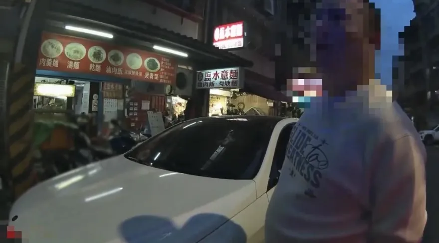 影/買麵違停收罰單　PO「按警喇叭遭開單」公審反遭打臉