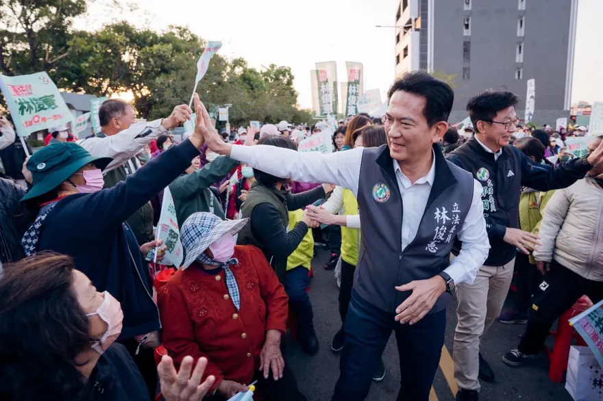 綠台南市長初選決戰倒數！林俊憲大造勢　陳亭妃喊民調「8連勝」