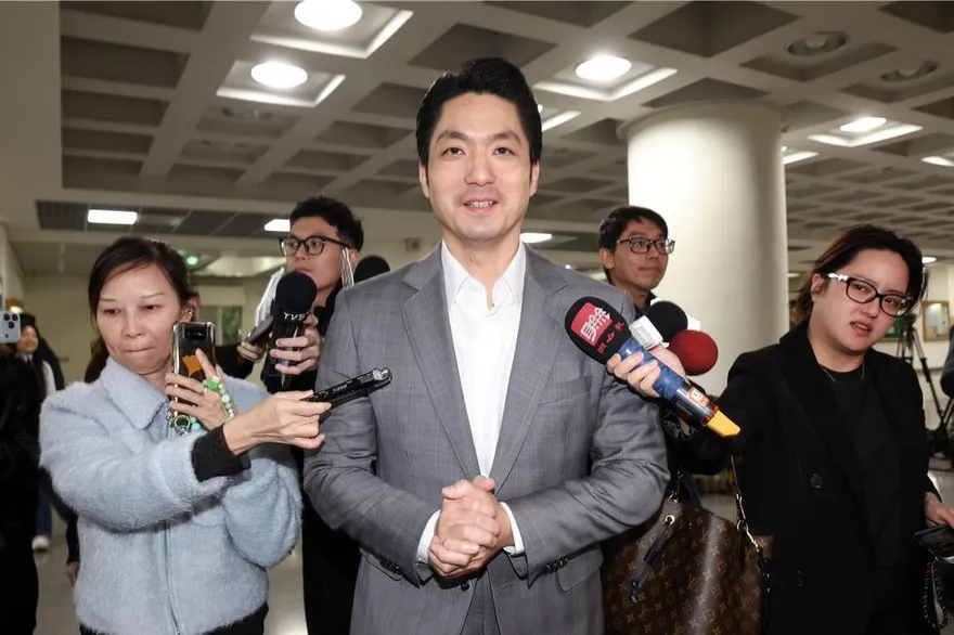 北一女師班群分享蔣萬安演講惹議 　北市府：大罷免還進校園擺攤