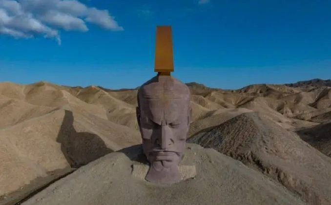 漢武帝慘被「活埋」？陸雕塑僅露頭「脖子以下是沙土」　網譏詭異
